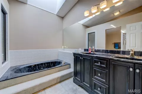Bath - 1002 Hemingway Ln #H, Weldon Spring, MO 63304 photo 1 of 7