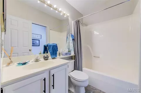 Bath - 1002 Hemingway Ln #H, Weldon Spring, MO 63304 photo 7 of 7