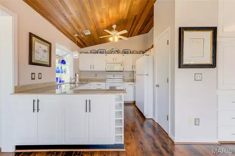Kitchen - 1002 Hemingway Ln #H, Weldon Spring, MO 63304 photo 2 of 2