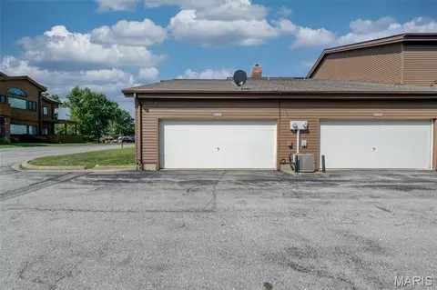 Exterior - 1002 Hemingway Ln #H, Weldon Spring, MO 63304 photo 2 of 14