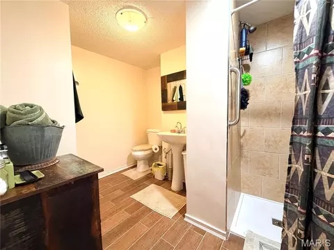 Bath - 1086 Mill Hill Rd, Saint Clair, MO 63077 photo 2 of 2