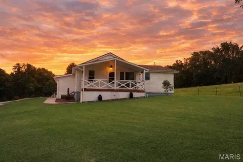 1086 Mill Hill Rd, Saint Clair, MO 63077