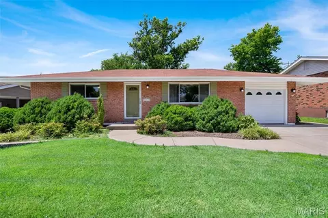 10919 Acton Dr, Saint Louis, MO 63123