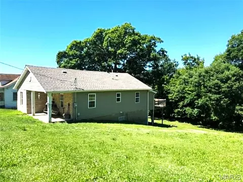 Exterior - 627 Pine St, Hannibal, MO 63401 photo 2 of 6
