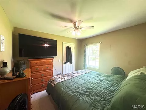Bedroom - 627 Pine St, Hannibal, MO 63401 photo 1 of 3