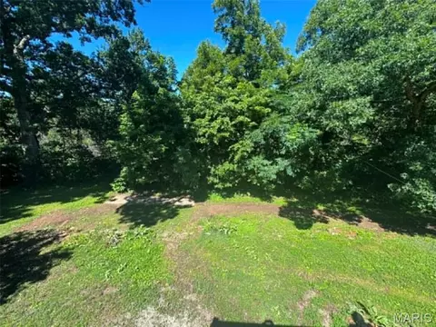 Exterior - 627 Pine St, Hannibal, MO 63401 photo 6 of 6