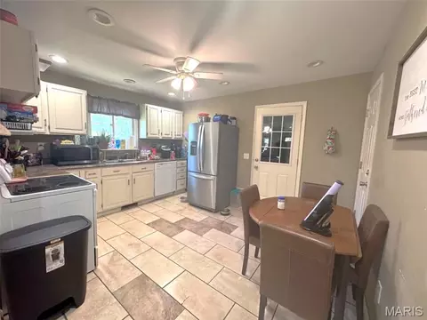 Kitchen - 627 Pine St, Hannibal, MO 63401 photo 1 of 1