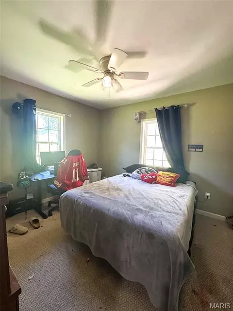 Bedroom - 627 Pine St, Hannibal, MO 63401 photo 3 of 3