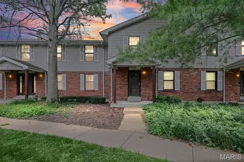 1812 Suns Up Ct, Florissant, MO 63031