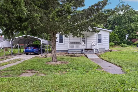 1130 Marshall St, Hillsboro, IL 62049