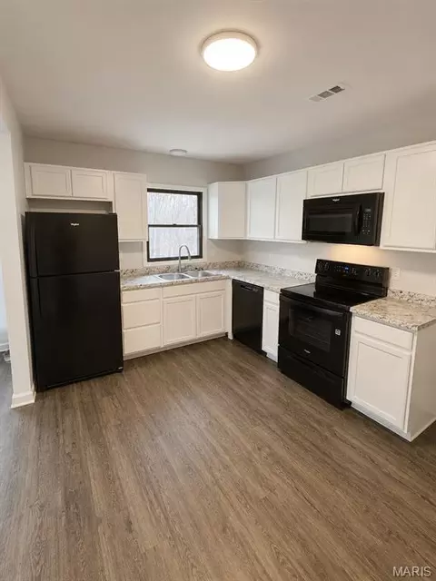 Kitchen - 1027 Caroline Dr, Washington, MO 63090 photo 2 of 2