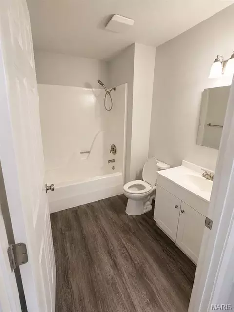 Bath - 1027 Caroline Dr, Washington, MO 63090 photo 2 of 2