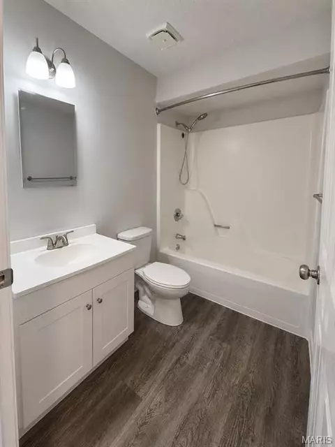 Bath - 1027 Caroline Dr, Washington, MO 63090 photo 1 of 2