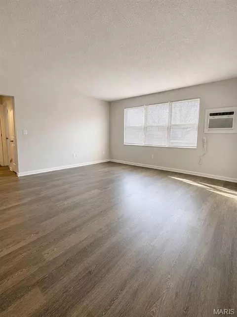 Living - 1027 Caroline Dr, Washington, MO 63090 photo 1 of 1
