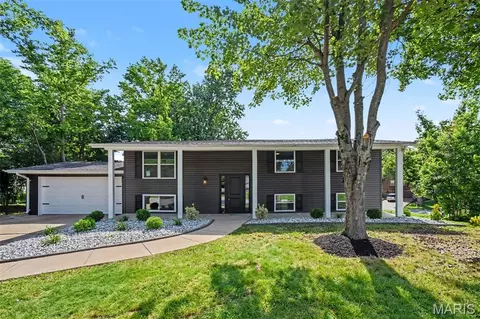 4 Lussac Ct, Lake Saint Louis, MO 63367