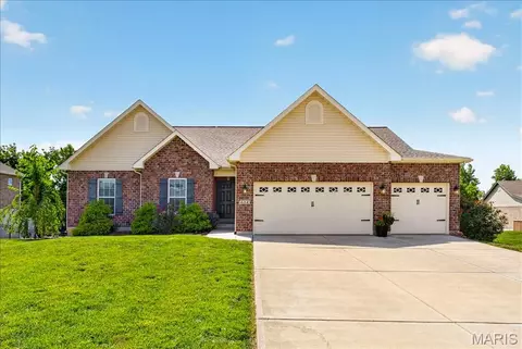 614 Laura Ct, Columbia, IL 62236