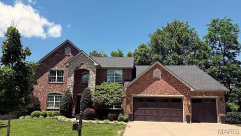 220 Woodcliffe Place Dr, Chesterfield, MO 63005