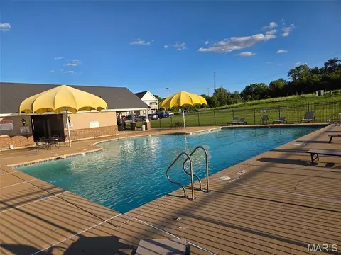 147 Brandy Mill Cir #25E, High Ridge, MO 63049