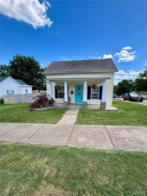 319 W Miller St, De Soto, MO 63020