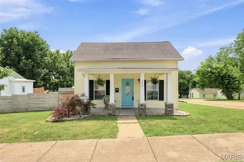 319 W Miller St, De Soto, MO 63020