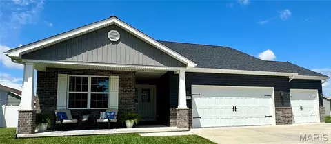 3553 Chippewa Dr, Shiloh, IL 62221