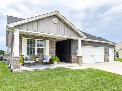 3553 Chippewa Dr, Shiloh, IL 62221