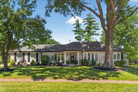 607 Packford Dr, Chesterfield, MO 63017