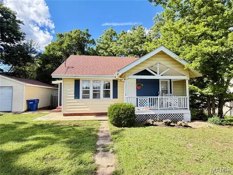 Exterior - 302 E 10th St, Salem, MO 65560 photo 1 of 6