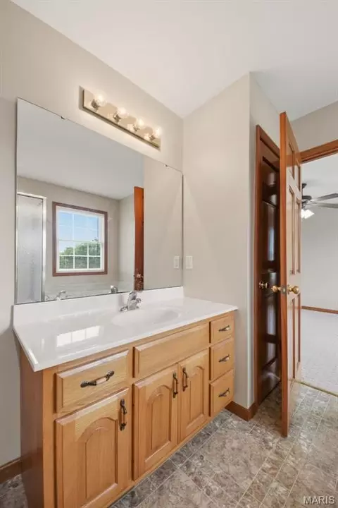 Bath - 451 Birkhead Rd, Winfield, MO 63389 photo 2 of 3