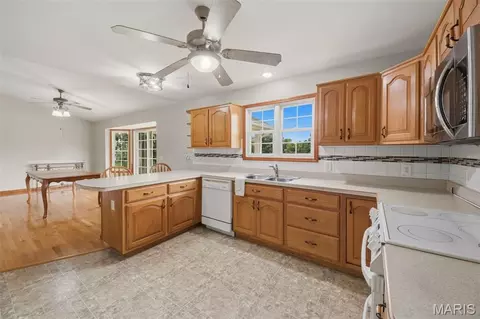 Kitchen - 451 Birkhead Rd, Winfield, MO 63389 photo 3 of 3