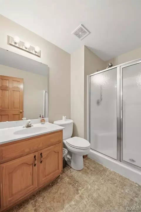 Bath - 451 Birkhead Rd, Winfield, MO 63389 photo 3 of 3