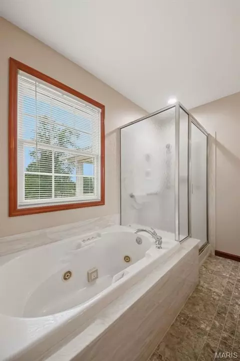 Bath - 451 Birkhead Rd, Winfield, MO 63389 photo 1 of 3