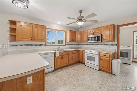 Kitchen - 451 Birkhead Rd, Winfield, MO 63389 photo 2 of 3