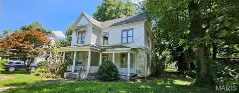 305 Cypress St, Charleston, MO 63834
