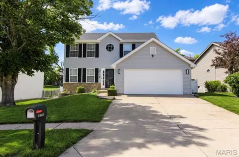 5718 Briarwood Estates Dr, Oakville, MO 63129
