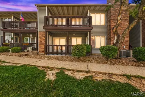 1008 King Dr #2D, Saint Charles, MO 63303