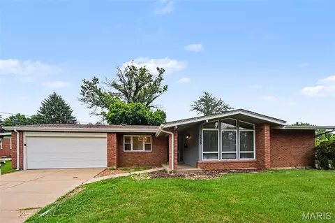 1550 Hollywood Ln, Florissant, MO 63033