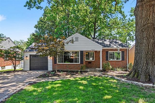 1310 Lanvale Dr, Webster Groves, MO 63119