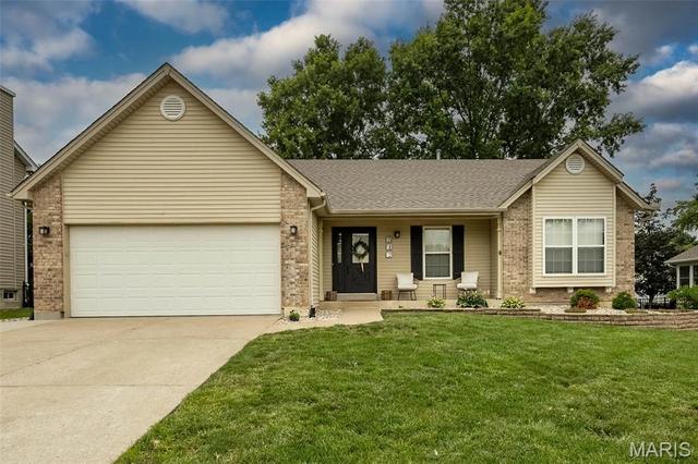 512 Brookneal Dr, Saint Charles, MO 63304