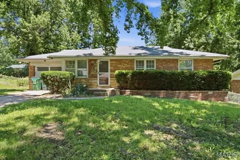 1207 Admiral Dr, Saint Louis, MO 63137