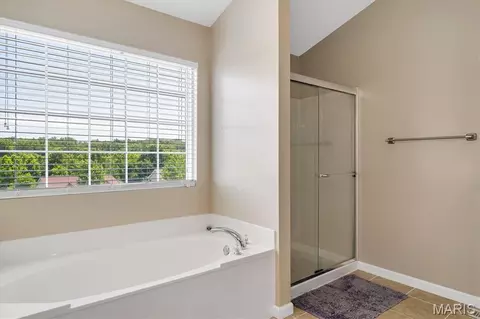 Bath - 2 Doe Valley Ct, O'fallon, MO 63366 photo 2 of 4