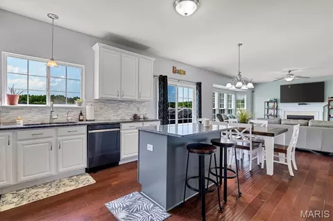Kitchen - 2 Doe Valley Ct, O'fallon, MO 63366 photo 3 of 8