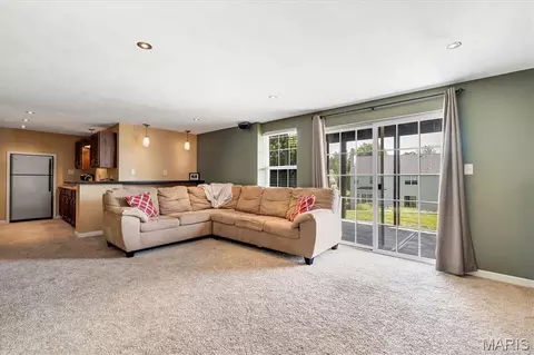 Living - 2 Doe Valley Ct, O'fallon, MO 63366 photo 4 of 4