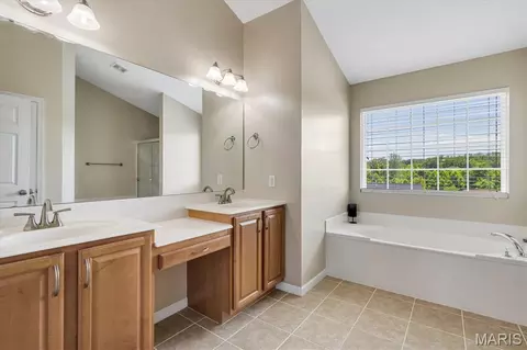 Bath - 2 Doe Valley Ct, O'fallon, MO 63366 photo 1 of 4