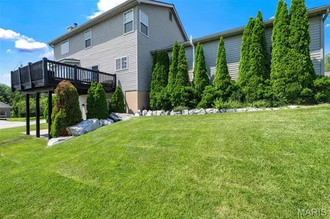 Exterior - 2 Doe Valley Ct, O'fallon, MO 63366 photo 7 of 8