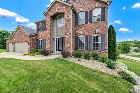 Exterior - 2 Doe Valley Ct, O'fallon, MO 63366 photo 2 of 8