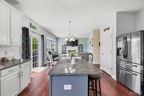 Kitchen - 2 Doe Valley Ct, O'fallon, MO 63366 photo 7 of 8