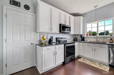 Kitchen - 2 Doe Valley Ct, O'fallon, MO 63366 photo 2 of 8