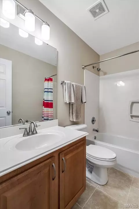 Bath - 2 Doe Valley Ct, O'fallon, MO 63366 photo 3 of 4