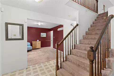 Entry Way - 2263 Pendleton Cir, O'fallon, MO 63368 photo 2 of 4